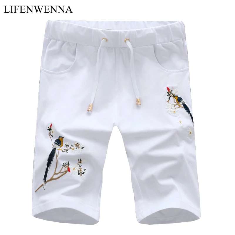 

Casual Men's Shorts 2019 Summer Fashion Flower And Bird Embroidery Shorts Black White Drawstring Cotton Slim Beach Shorts M-5XL