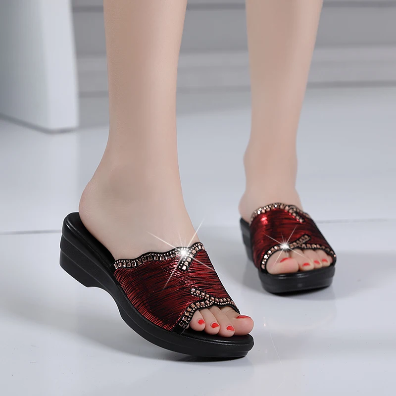 Женские сандалии со стразами Новинка 2017 года Материнская плоская обувь Шлепанцы