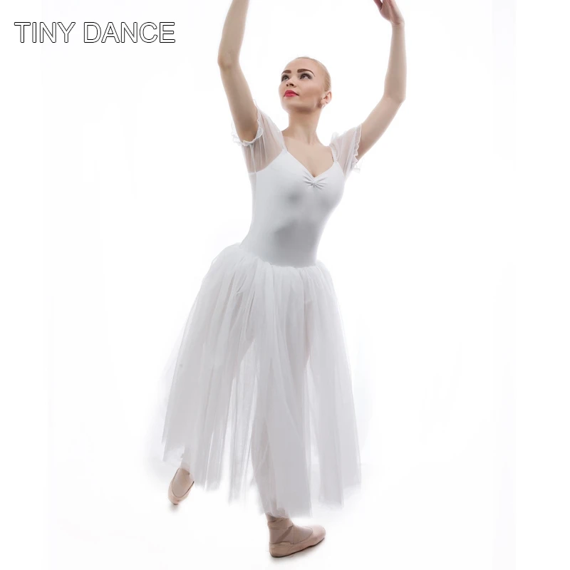 Длинное романтичное белое платье-пачка с пышными короткими рукавами 5 слоев