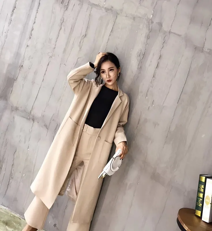 Женский костюм из двух предметов пиджак и брюки с широкими штанинами весна осень