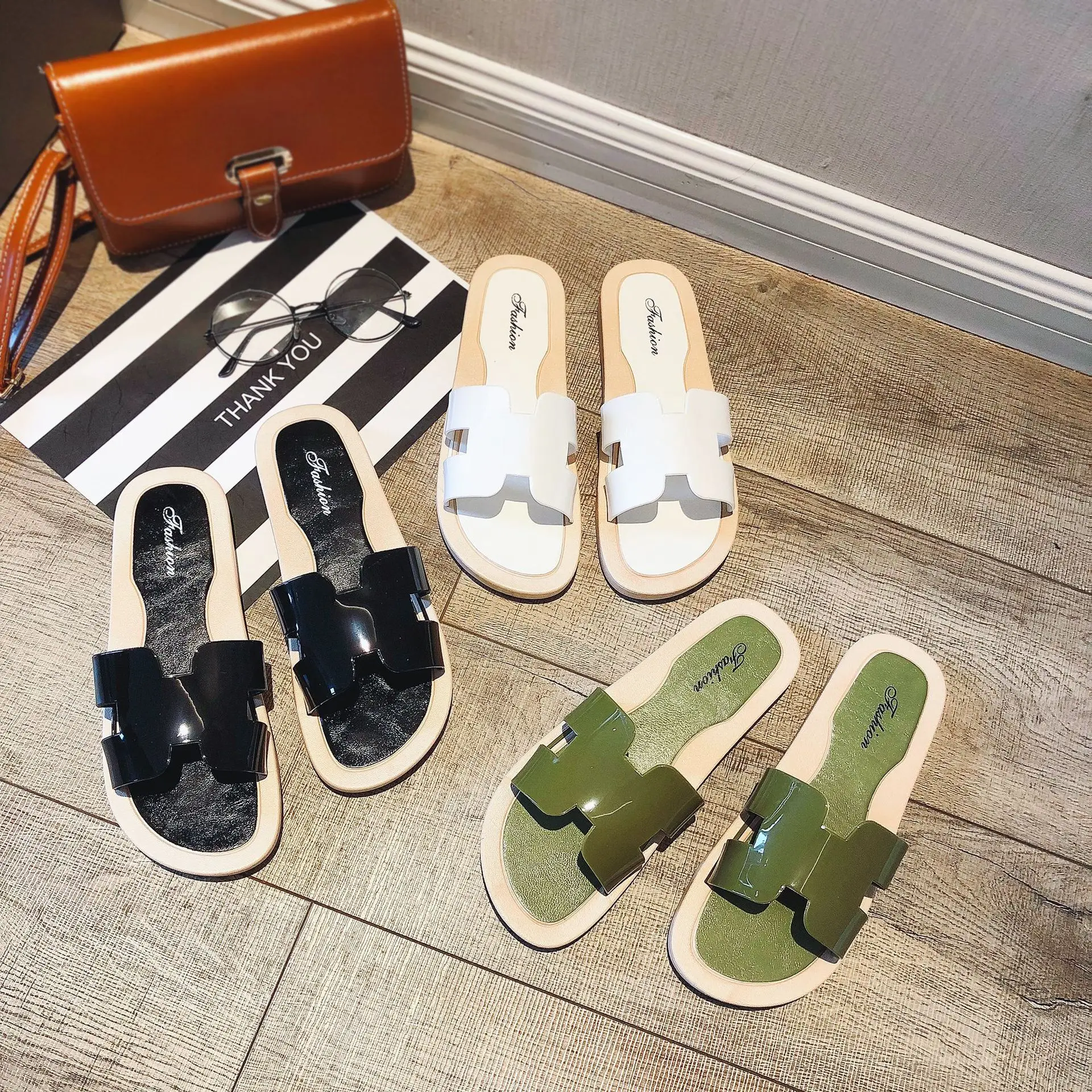 Новинка 2019 женские тапочки повседневная одежда для дома и улицы Нескользящие