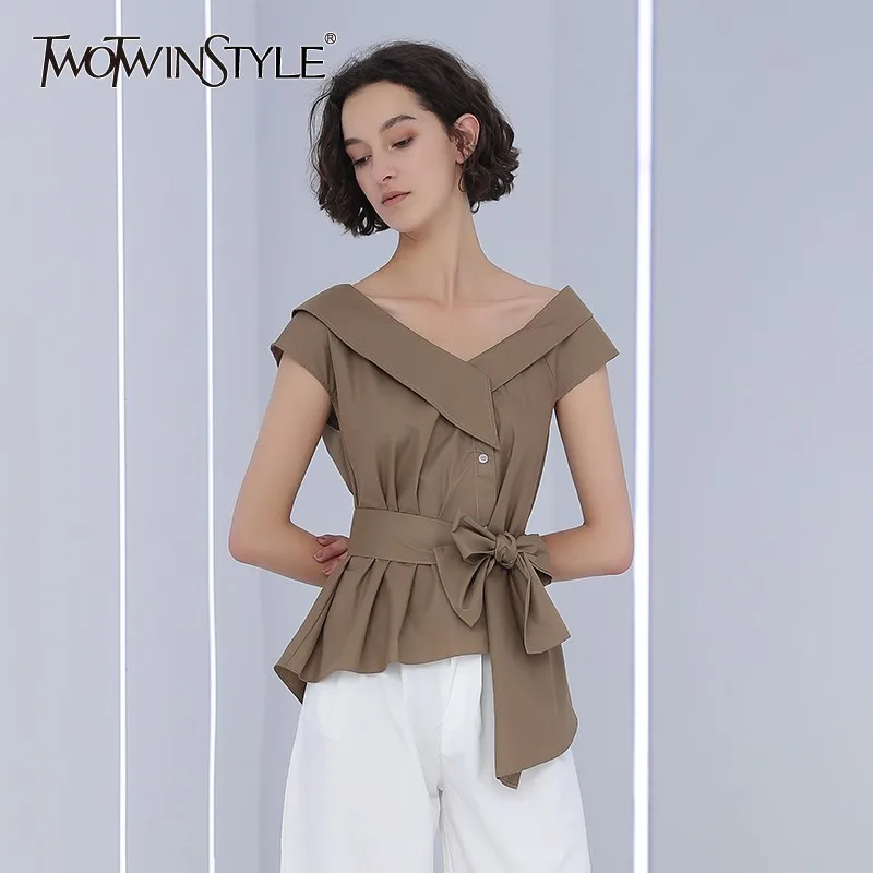 Женская Асимметричная блуза TWOTWINSTYLE белая Повседневная рубашка без рукавов с