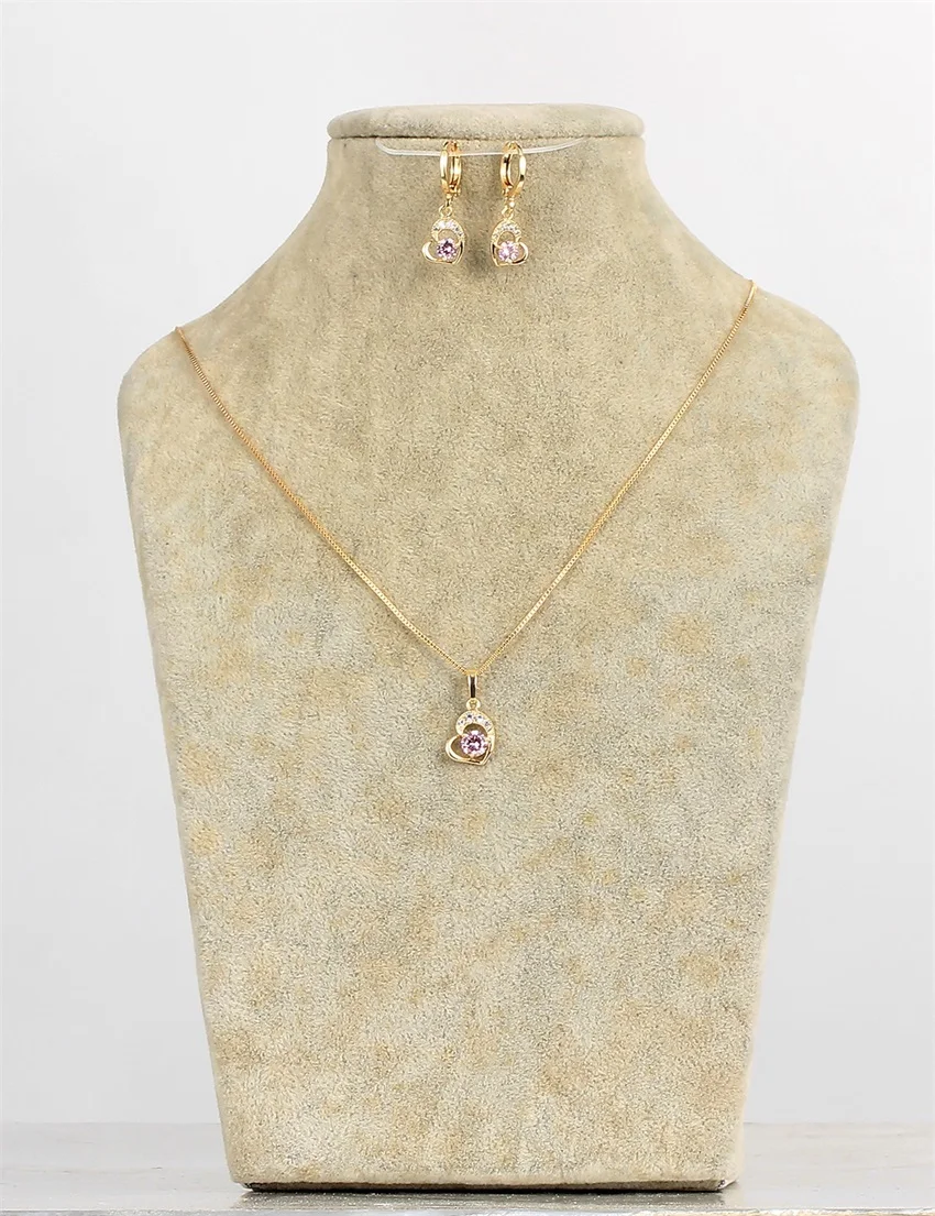 Маленький милый кулон в виде персикового сердца с розовым кубическим цирконием