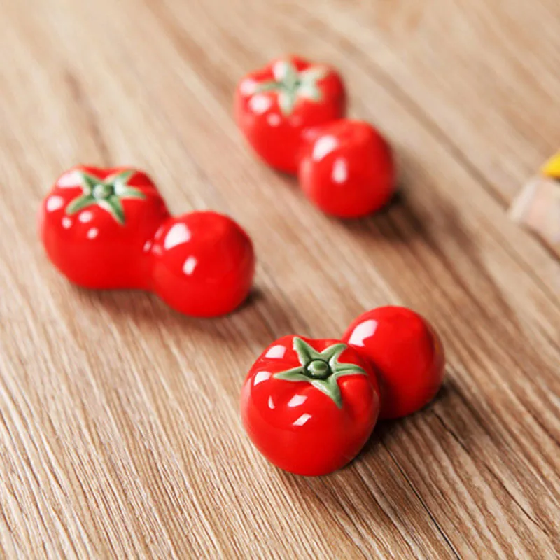Tomato 2 шт. стойка для палочек для еды милый красный арбуз томатный керамические изделия фарфоровая Ложка Вилка держатель для палочек B - Цвет: Tomato