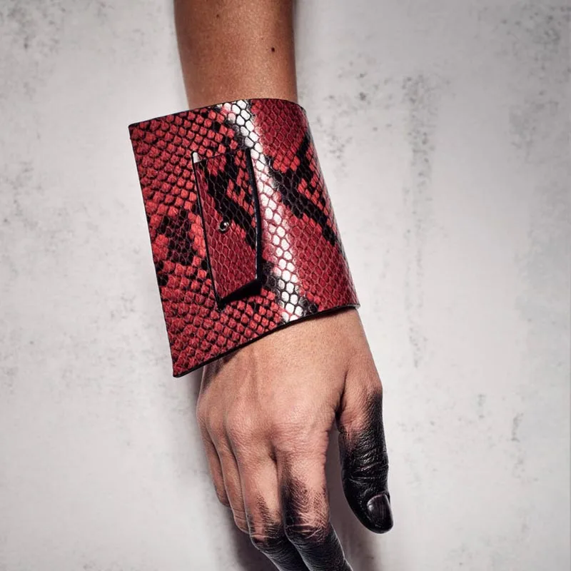 

D&D Crack Leather Bracelets Women Fashion Jewelry Vintage Bangles Bracelet Punk Style Soft Leather Jewellery Cool Wholesale