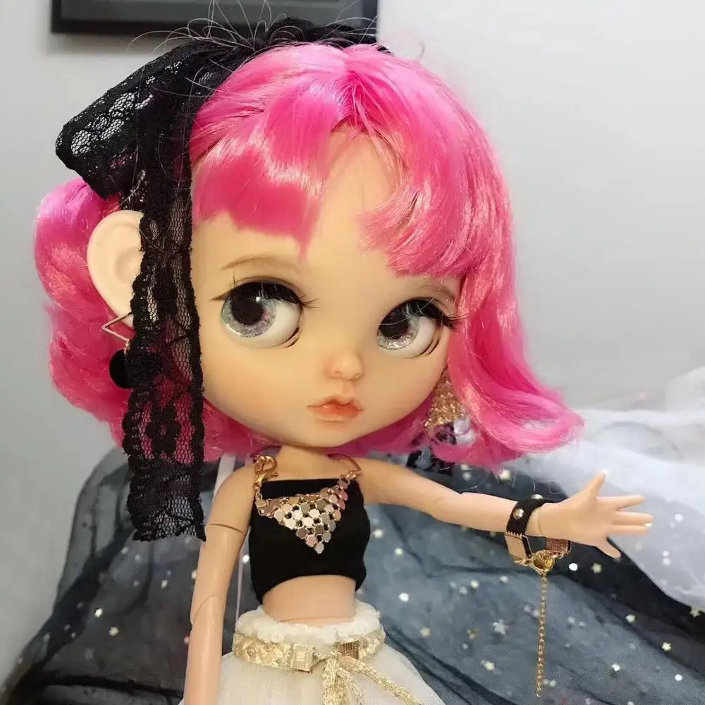 

Blythe joint body small cloth naked baby changed makeup to sunburn muscle red hair girl short curly hair Excluding clothes.