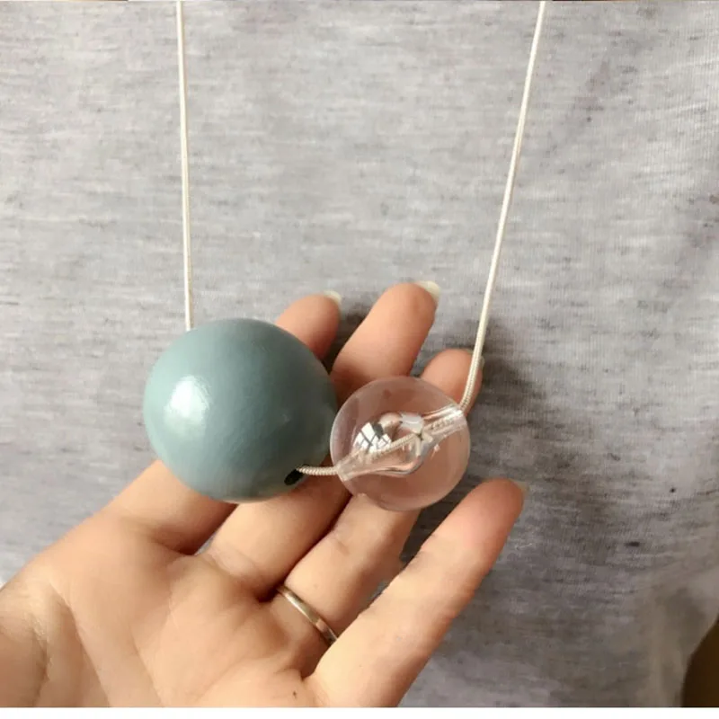 Женское массивное ожерелье Банни розового цвета круглое с длинной подвеской из