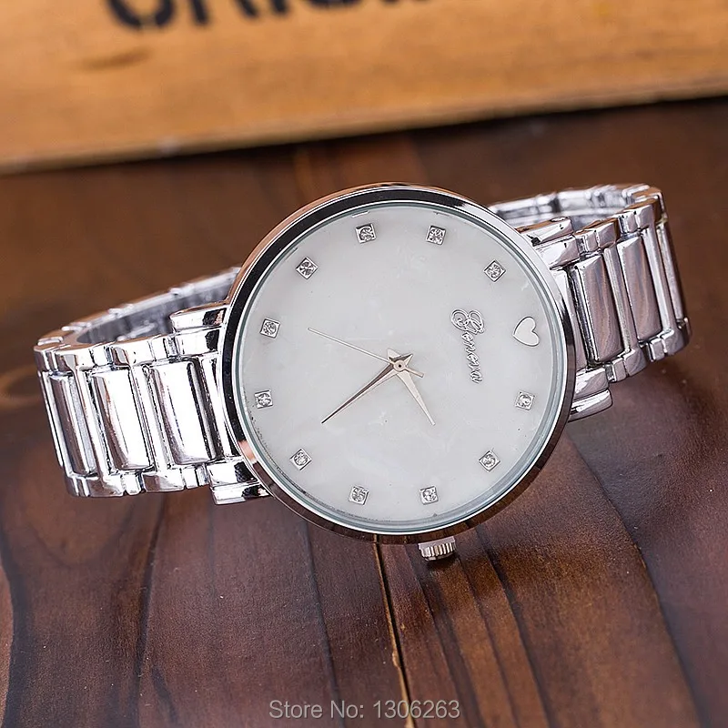 Женские часы Geneva из золотого сплава браслет с сердечком и перламутровым