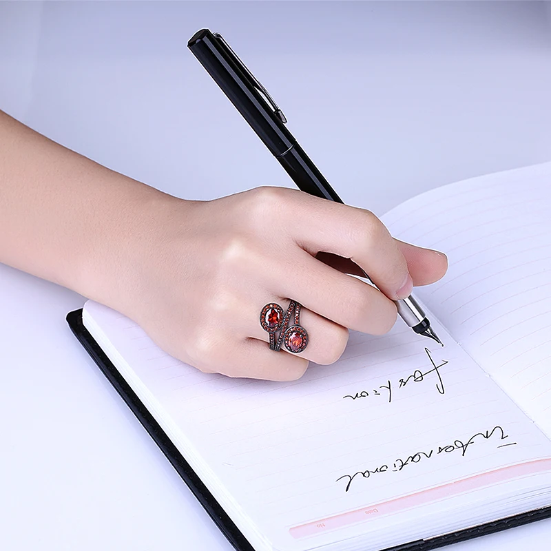 Женские коктейльные кольца с фианитом и овальным вырезом цвет черный золотой