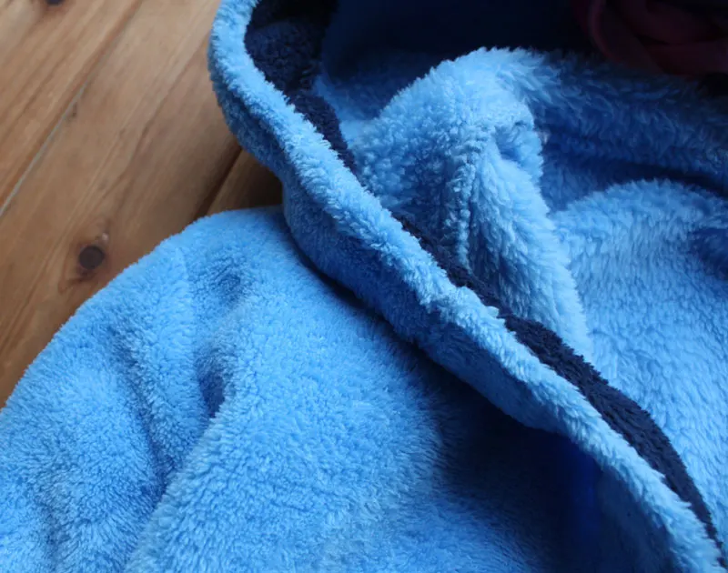 Новое Прибытие 2016 Автомобилей Ребенок Халат Коралловых Бархатной Синий Шляпа