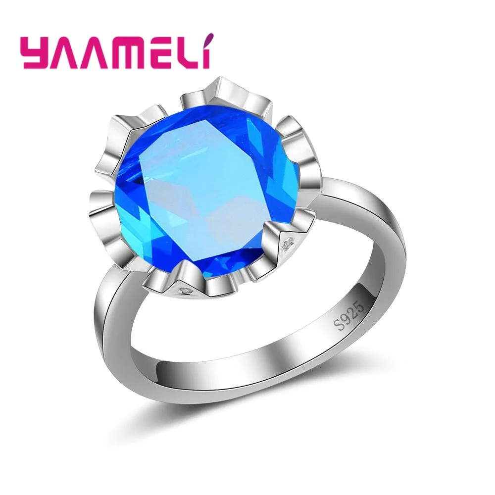 

Женское кольцо из серебра 925 пробы, с фианитом