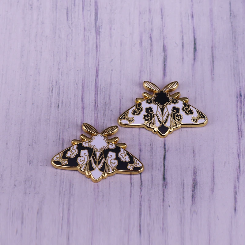 

Набор эмалевых булавок Cloud Moths
