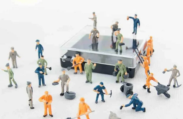 

27PCS/SET ABS MINI 1:87 Sand table model making character railway workers villain Train Scene ornaments figure