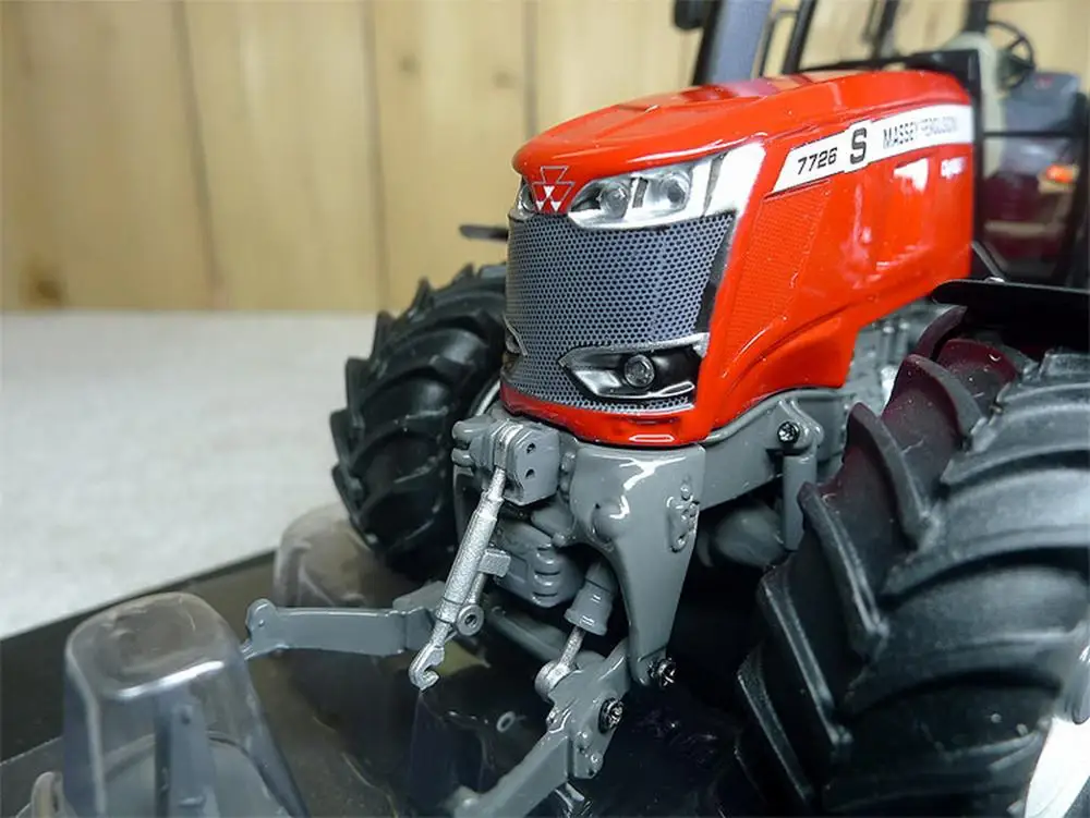 Универсальный хобби 1/32 Massey Ferguson 7726 S Трактор Модель UH5304