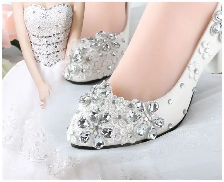 С украшением в виде кристаллов Серебристые Стразы свадебные туфли-лодочки