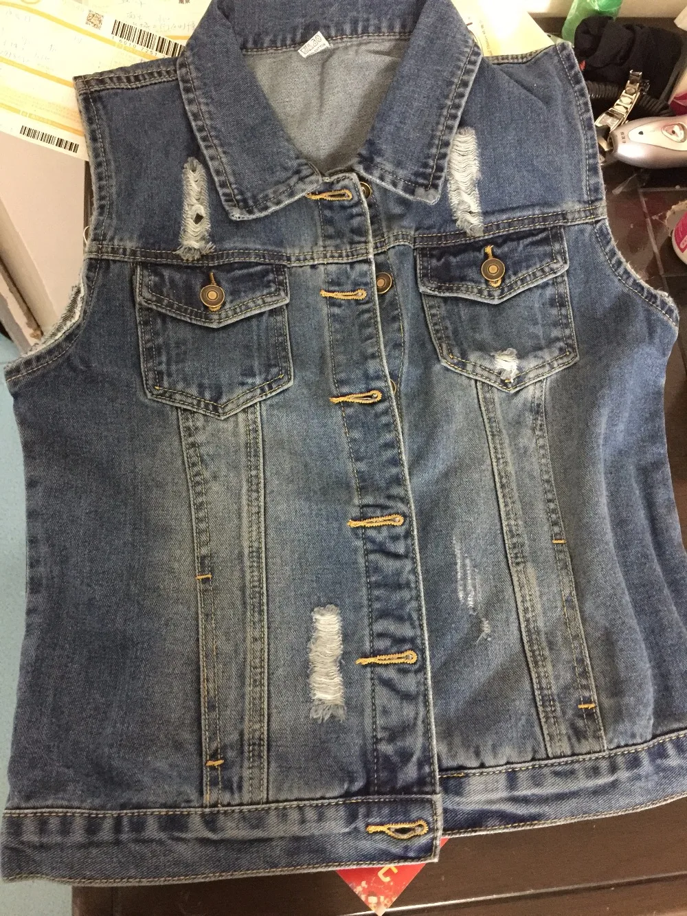 Женский джинсовый жилет винтажный с карманами и отверстиями размеры до 5XL |