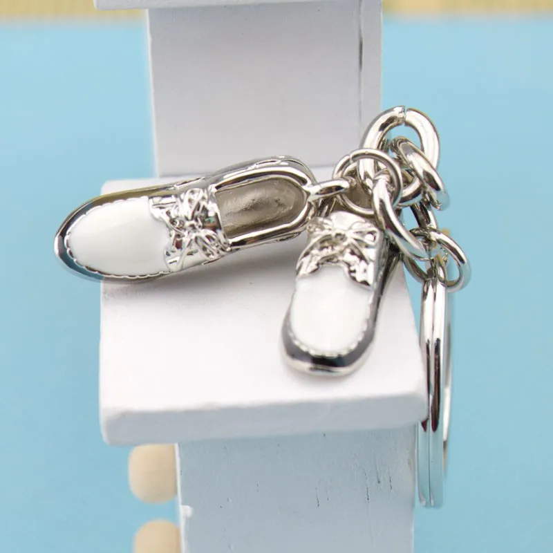 Брелок бойфренд в подарок милый брелок виде кроссовка упитанный от спирали