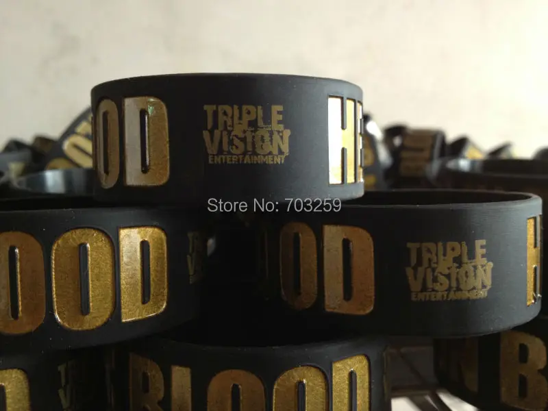 500 шт. пользовательские 1 дюймовые резиновые силиконовые браслеты в форме сердца