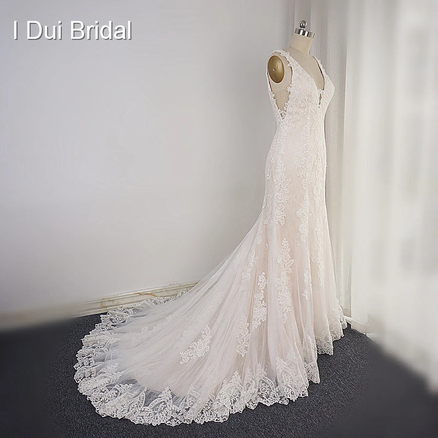 Высококачественное свадебное платье с v образным вырезом кружевной аппликацией