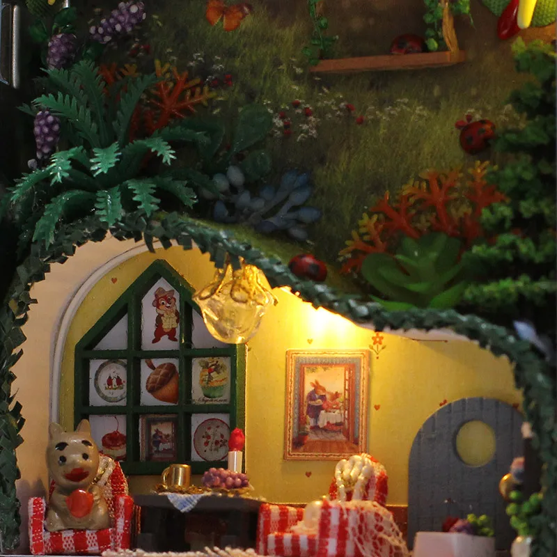 

T004 Doll house Iron box DIY dollhouse miniature Furniture Toy Miniatura Furniture toy -- Squirrel Paradise
