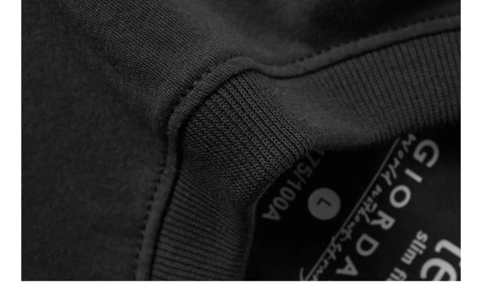 Giordano футболка выполненная из натурального хлопка с короткими рукавами и круглым воротом,имеет два варианта окраса