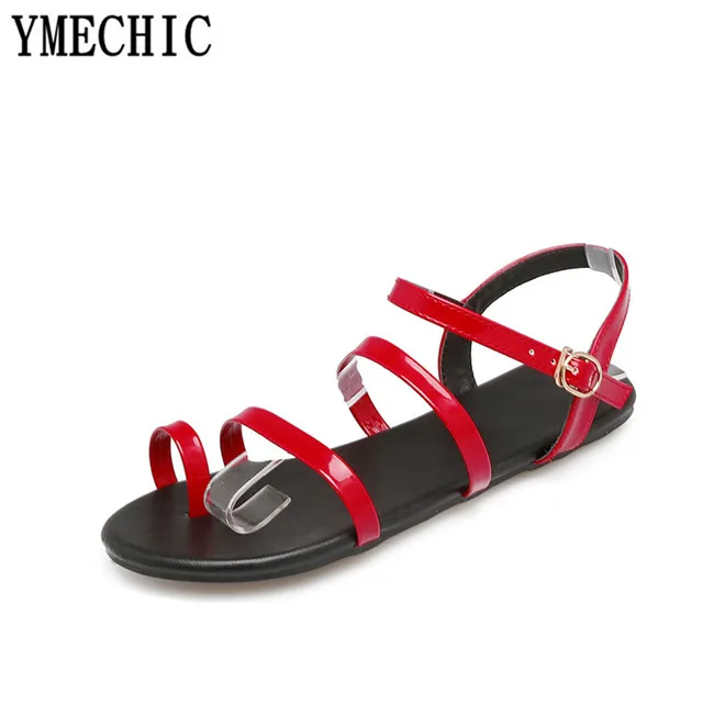 Недорогие Женские лаконичные сандалии гладиаторы YMECHIC 2018 на плоской подошве