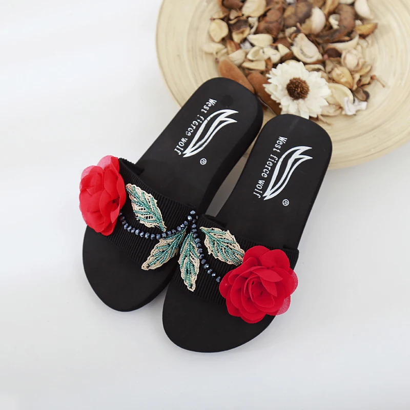 Новейшая модель женские Вьетнамки модные дизайнерские шлепанцы с цветочным