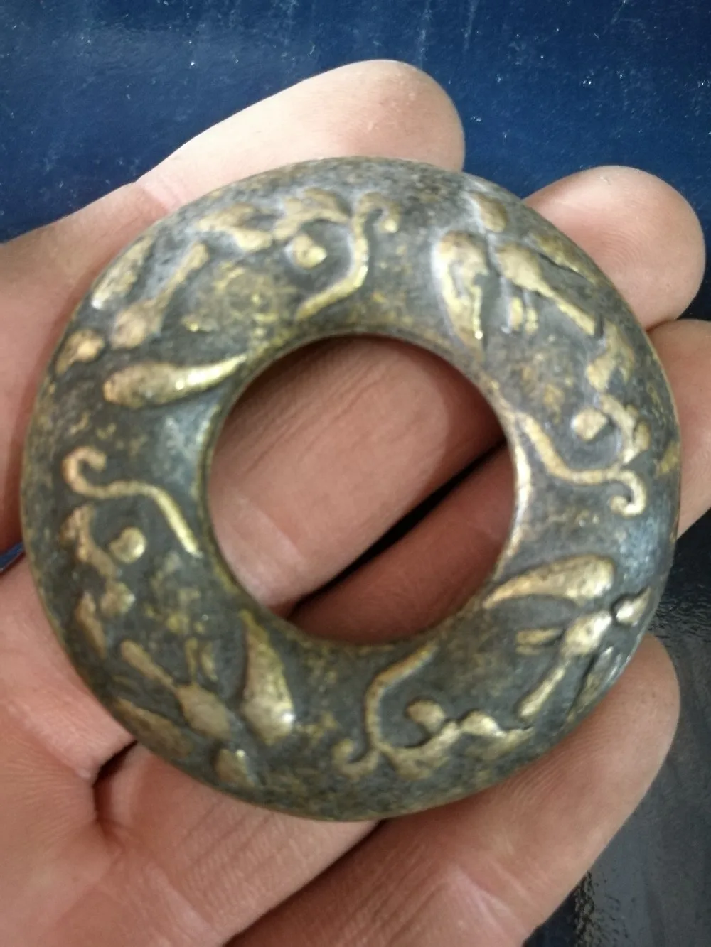 

Antique style CHINEA FOLK Collection old Carved bronze circular Coin 1
