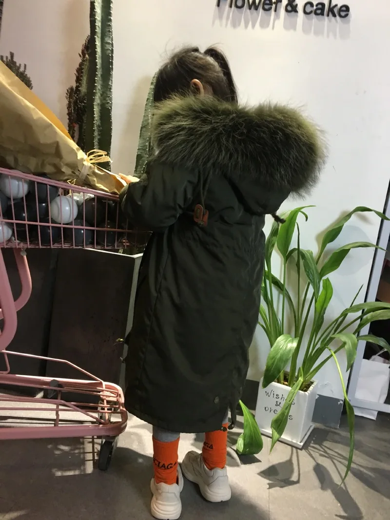 Детские зимние модные длинные парки с воротником из натурального меха енота