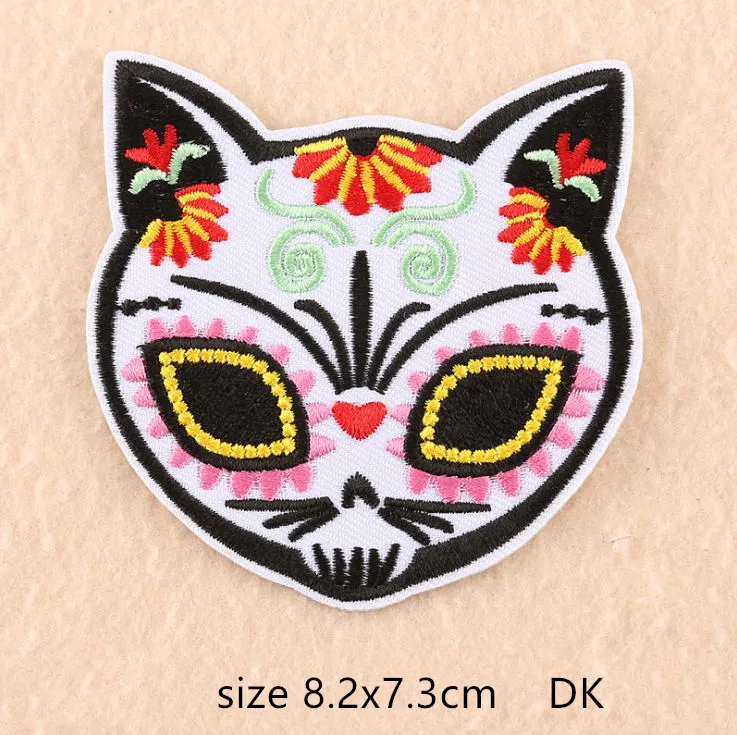 

New arrival 10 pcs Animal badges Embroidered patches iron on Jeans coat tshirt bag shoe hat decor repair Motif emblem accessory