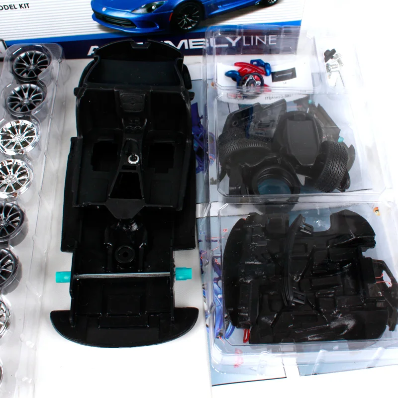 

Maisto 1:24 2013 Dodge SRT Viper GTS Assembly DIY Diecast Model Car Toy New In Box Free Shipping 39271