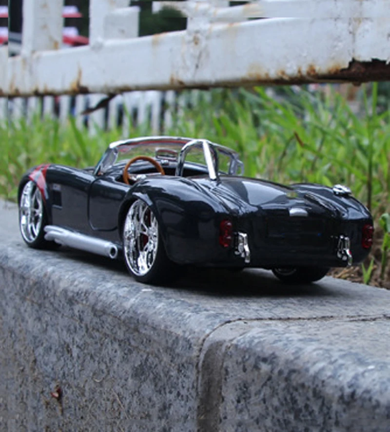 Супер спортивный автомобиль модель игрушки 1: 24 масштаб сплава Ford 1965 Шелби 427 изменение классический автомобиль игрушки для вентиляторы Детская Коллекция подарков