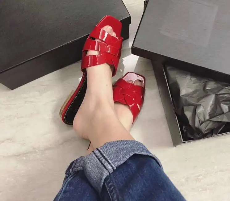 Sandalias Mujer высокое качество дань из натуральной мягкой лакированной кожи тапочки сандалии женские шлепанцы с вырезами Гладиатор пляжные Тапочки