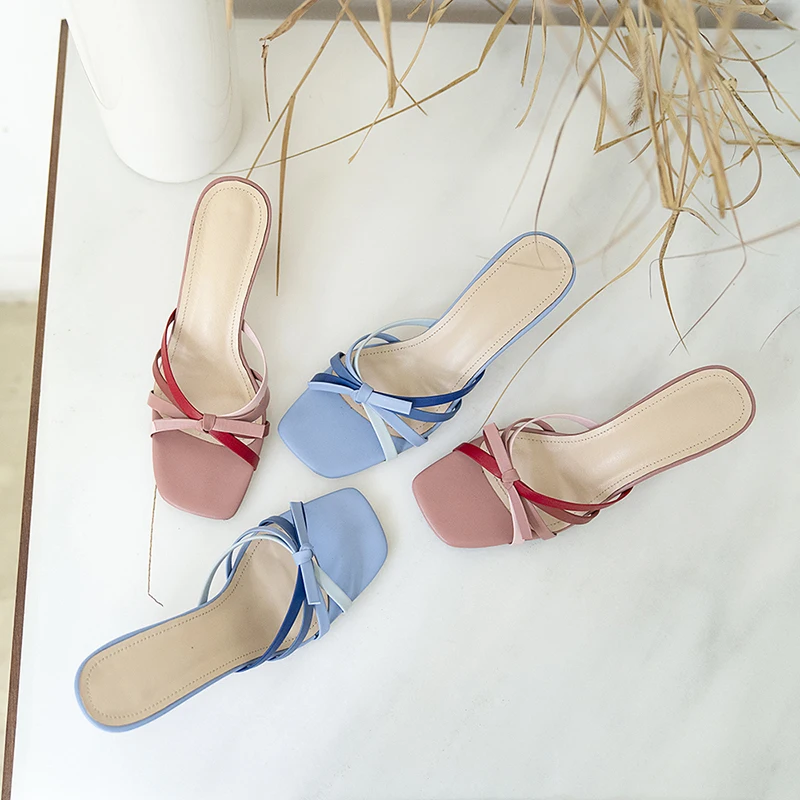 Женские шлепанцы на высоком каблуке с ремешками | Обувь