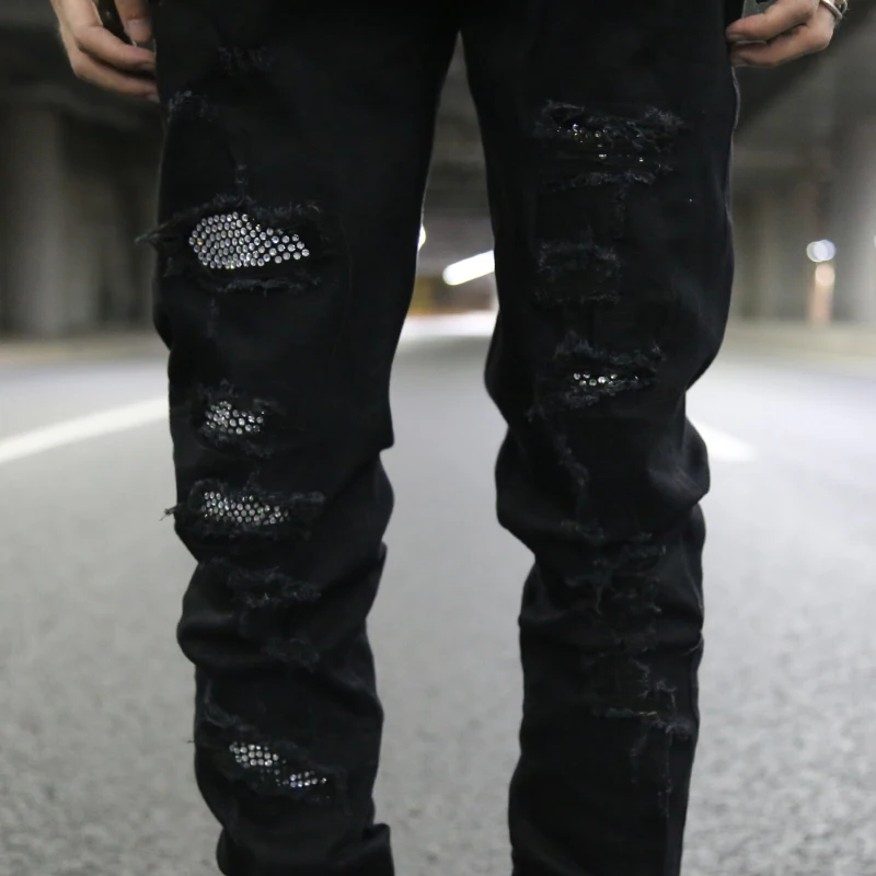Graffiti Printed Ripped Destroied Denim Jean Mens Distressed Biker Jeans with Sequins 2018 Fashion High-street Slim Pants Jogger
