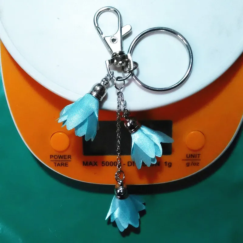 2017New Стиль Серебряная цепочка Шелковый цветок сумка с помпонами брелок для