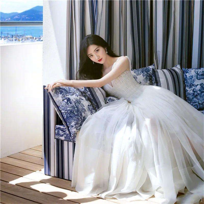 Женское длинное кружевное платье на тонких бретельках белое элегантное вечернее