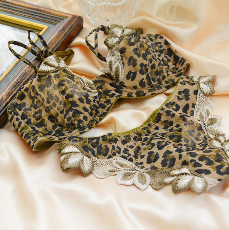 Комплект женского нижнего белья с леопардовым принтом и чашками пуш ап|leopard print bra