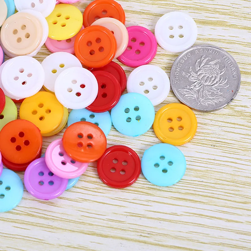 

100pcs Mix Sewing Accessories Plastic Buttons Double Hole Random Mixed Color DIY Scraping Many Beatiful Colorful Button Kids Toy