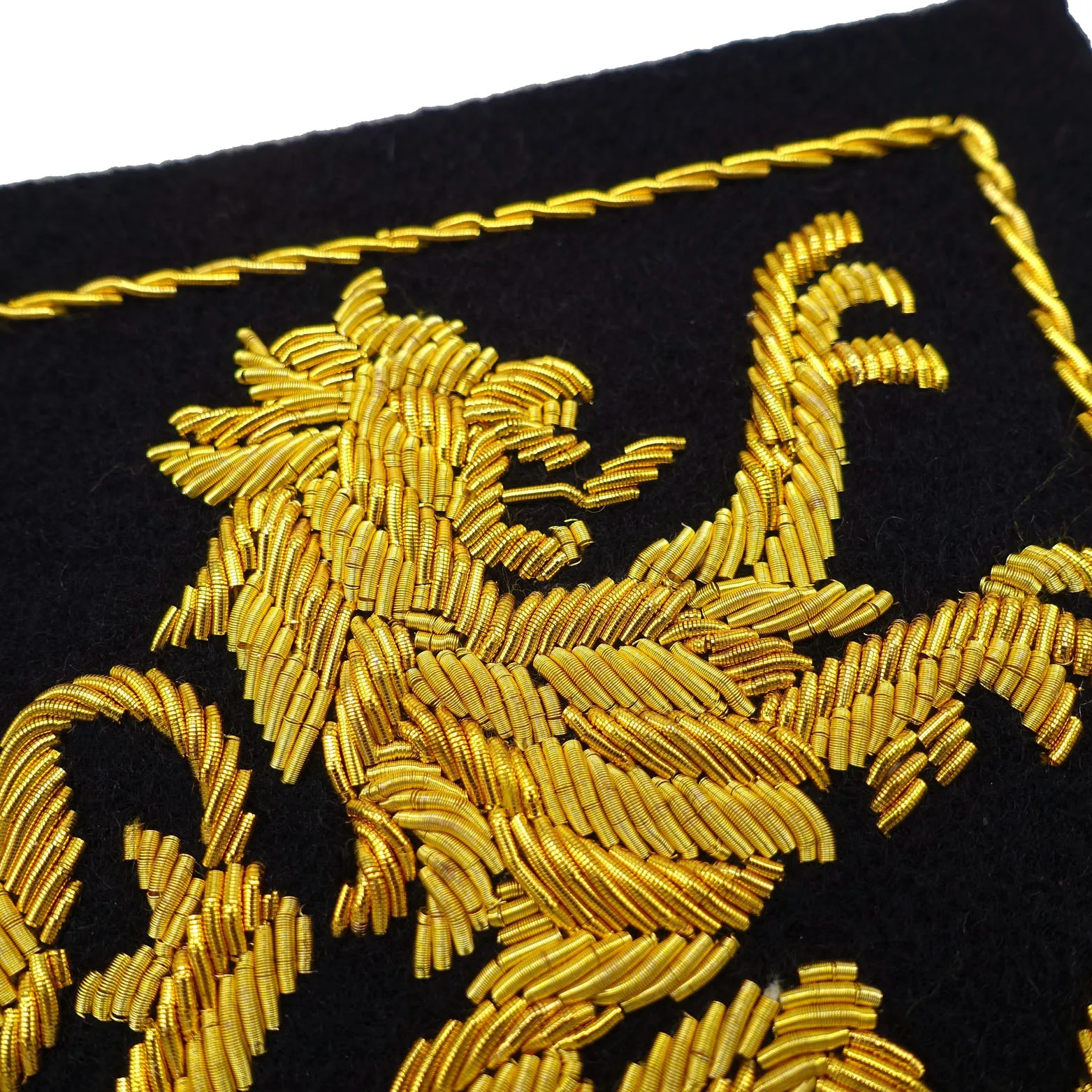 Handmade bullion wire embroidery/Goldwork badge Golden lion design~~~~ | Дом и сад