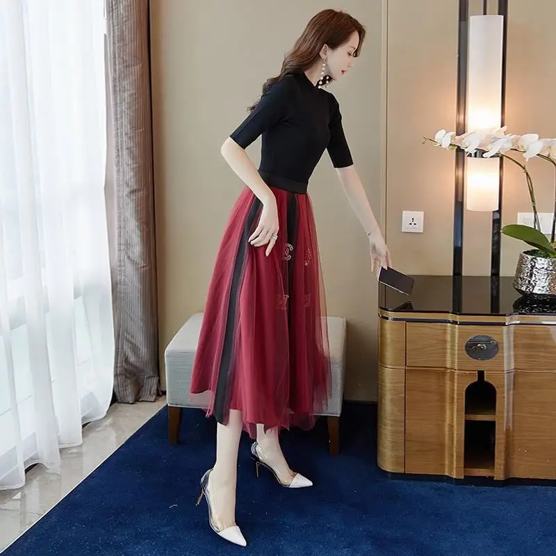 

2020 New Summer Women Half Sleeve Solid Knitting Shirts+A Line Elastic Waist Mesh Patchwork Skirts Set Lady Fashion Suits Y131