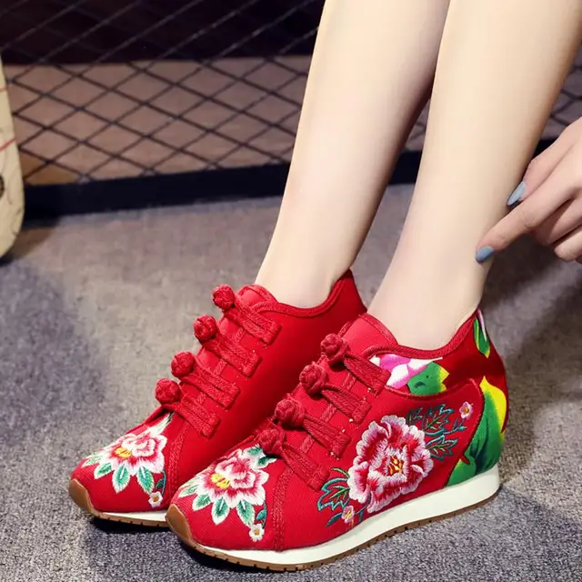 сетчатые кроссовки с цветочной вышивкой для женщин. кеды белые летние в сеточку. сетчатые кроссовки с цветочной вышивкой для женщин. сетчатые кроссовки с цветочной вышивкой для женщин. вышитые кеды.