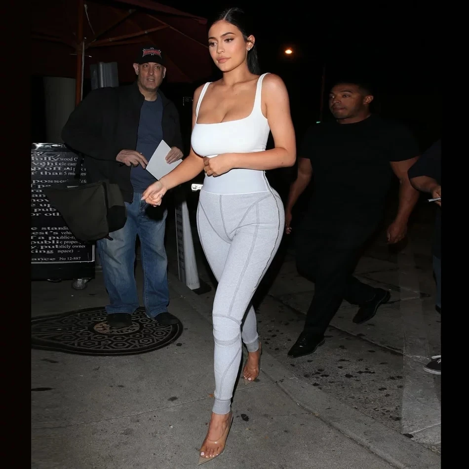 Tina beauty Kylie комплект Gymwear наряды из двух предметов с квадратным вырезом Midriff Бюстье и растягивающиеся длинные