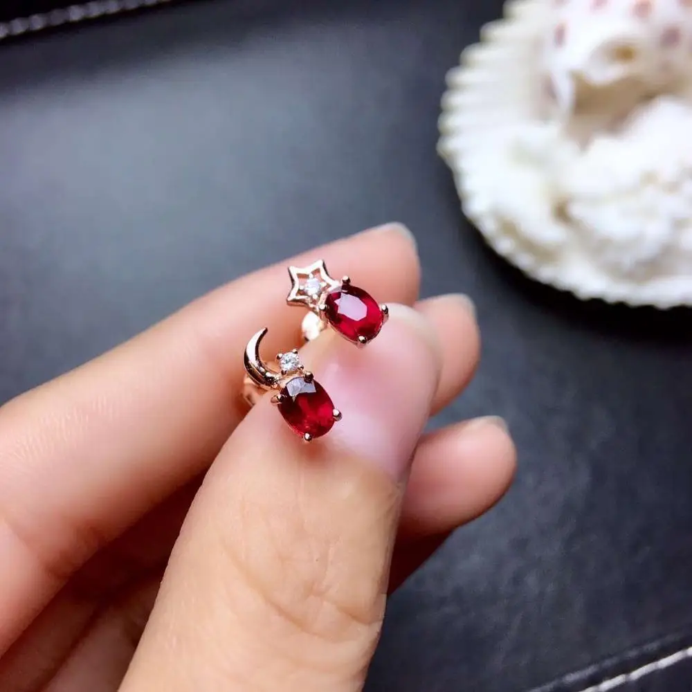 Женские серьги-гвоздики День и ночь ювелирное изделие из серебра с красным
