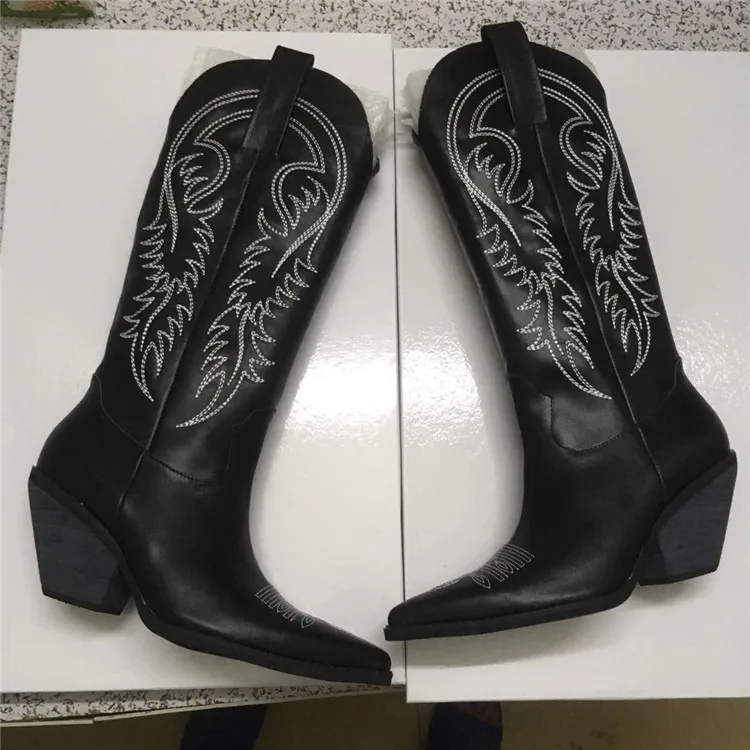 Женские сапоги в ковбойском стиле с острым носком из натуральной кожи вышитыми