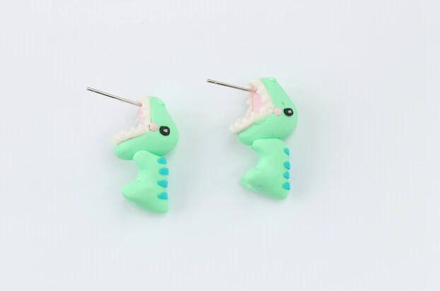 Женские серьги гвоздики из полимерной глины милые мягкие ручной работы в виде