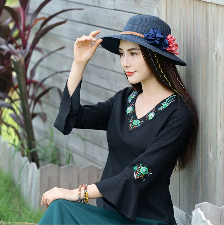 National wind cotton and linen women's 2018 new V-neck embroidery Slim trumpet sleeve T-shirt female | Женская одежда