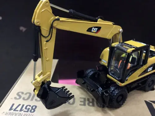 Колесный экскаватор Caterpillar Cat M316D модель 1/50 бренд DIECAST MASTERS #85171|caterpillar cat|model