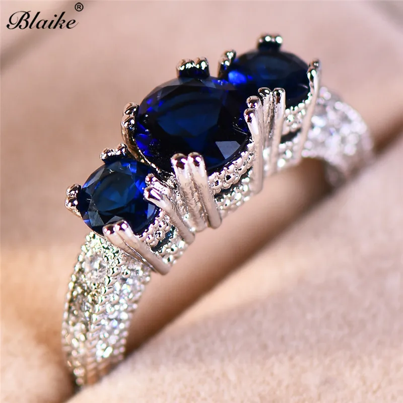 Очаровательные кольца Blaike серебряного цвета с синим кристаллом циркония для