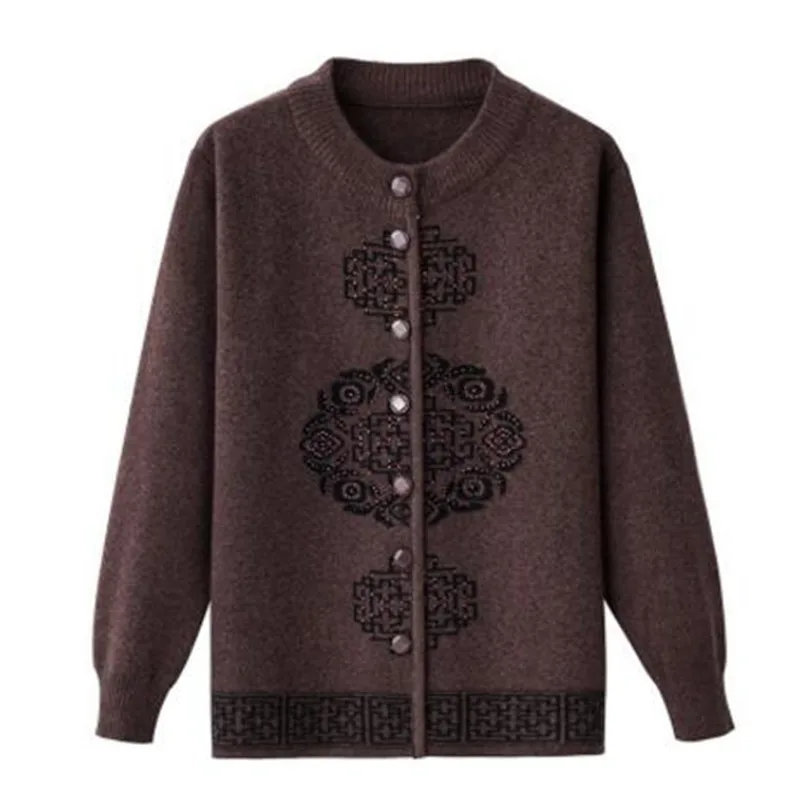 Coffee color Большие размеры 5XL в пожилых женщин на осень-зиму вязаный свитер мать загружены Весна Свободный кардиган большого размера sweaterY26 - Цвет: Coffee color